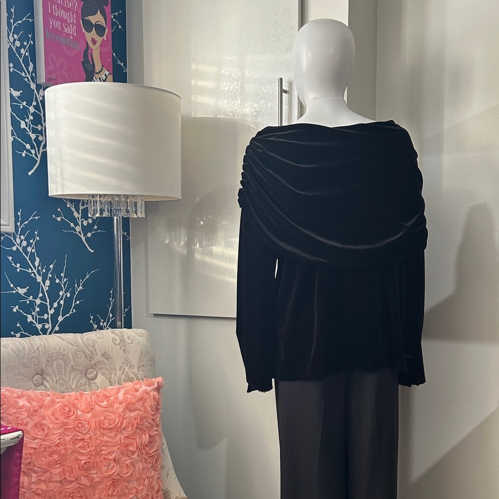 Chic Black Velvet Off-Shoulder Blouse - Picture 13 of 15